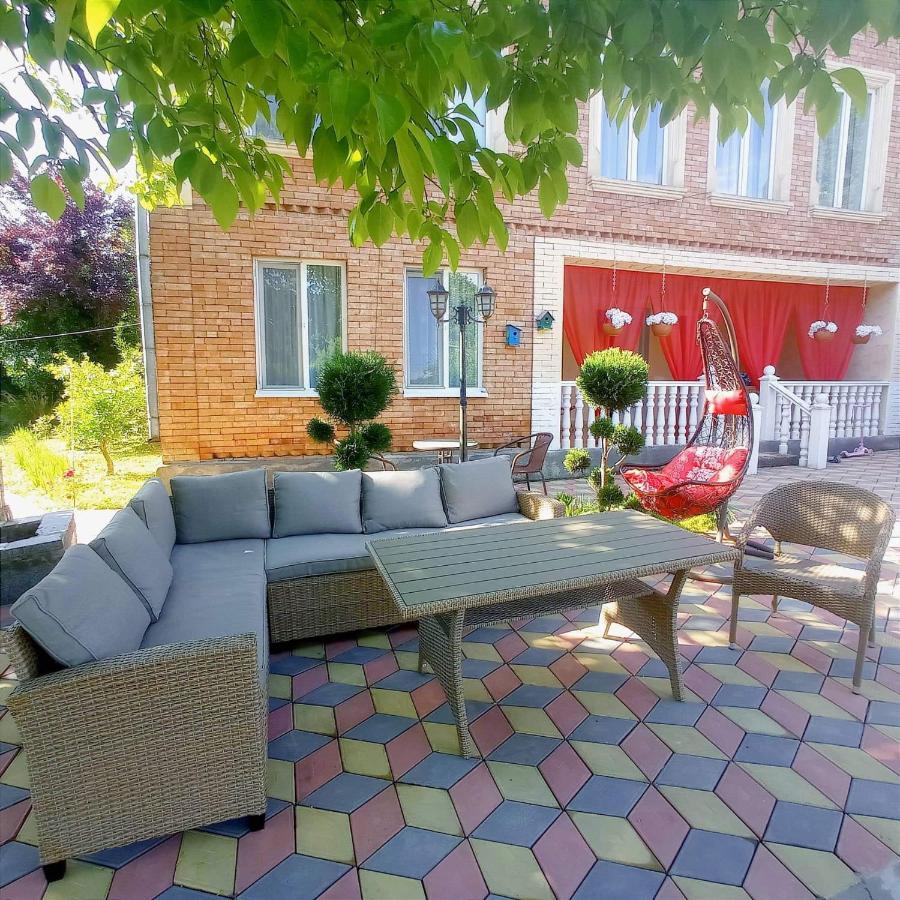 Гостевой дом Iveri House Кутаиси Экстерьер фото