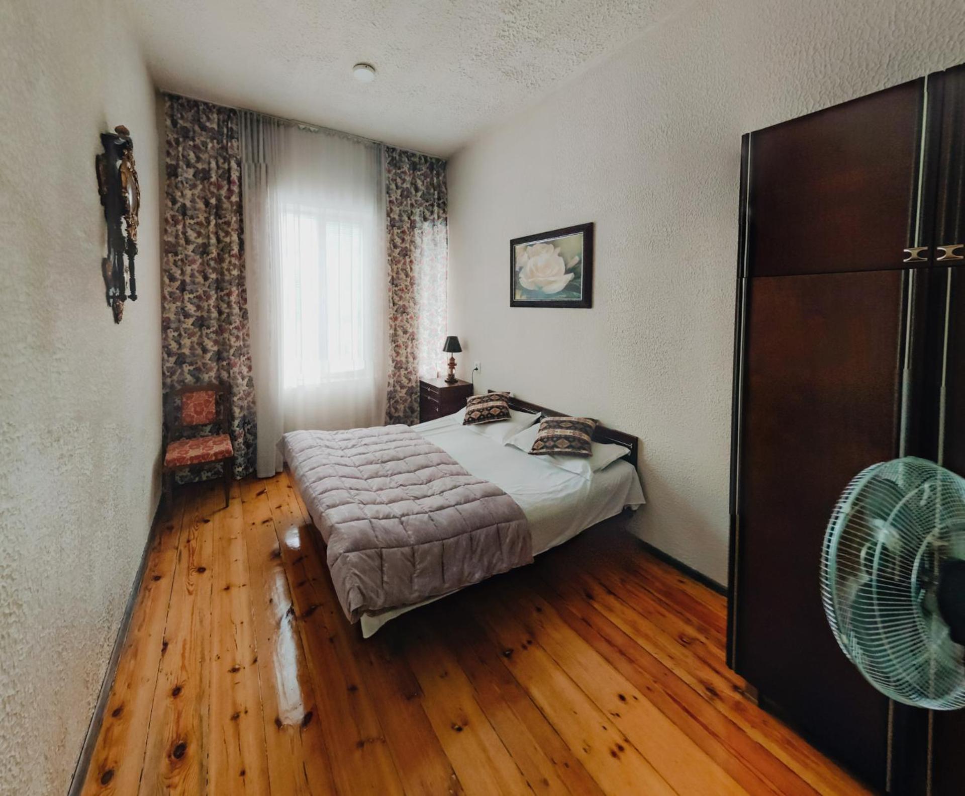 Гостевой дом Iveri House Кутаиси Экстерьер фото