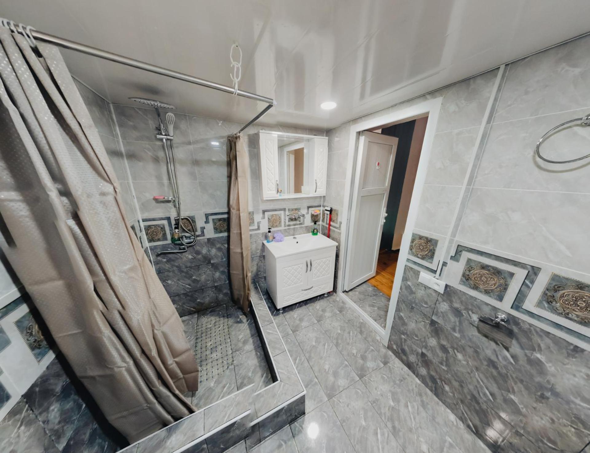 Гостевой дом Iveri House Кутаиси Экстерьер фото