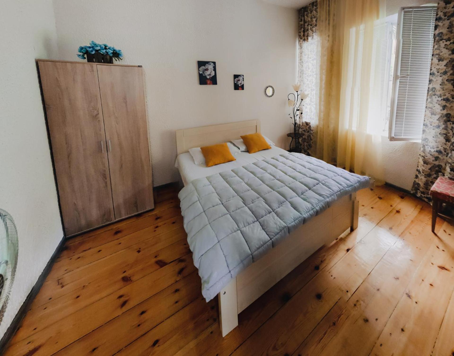 Гостевой дом Iveri House Кутаиси Экстерьер фото
