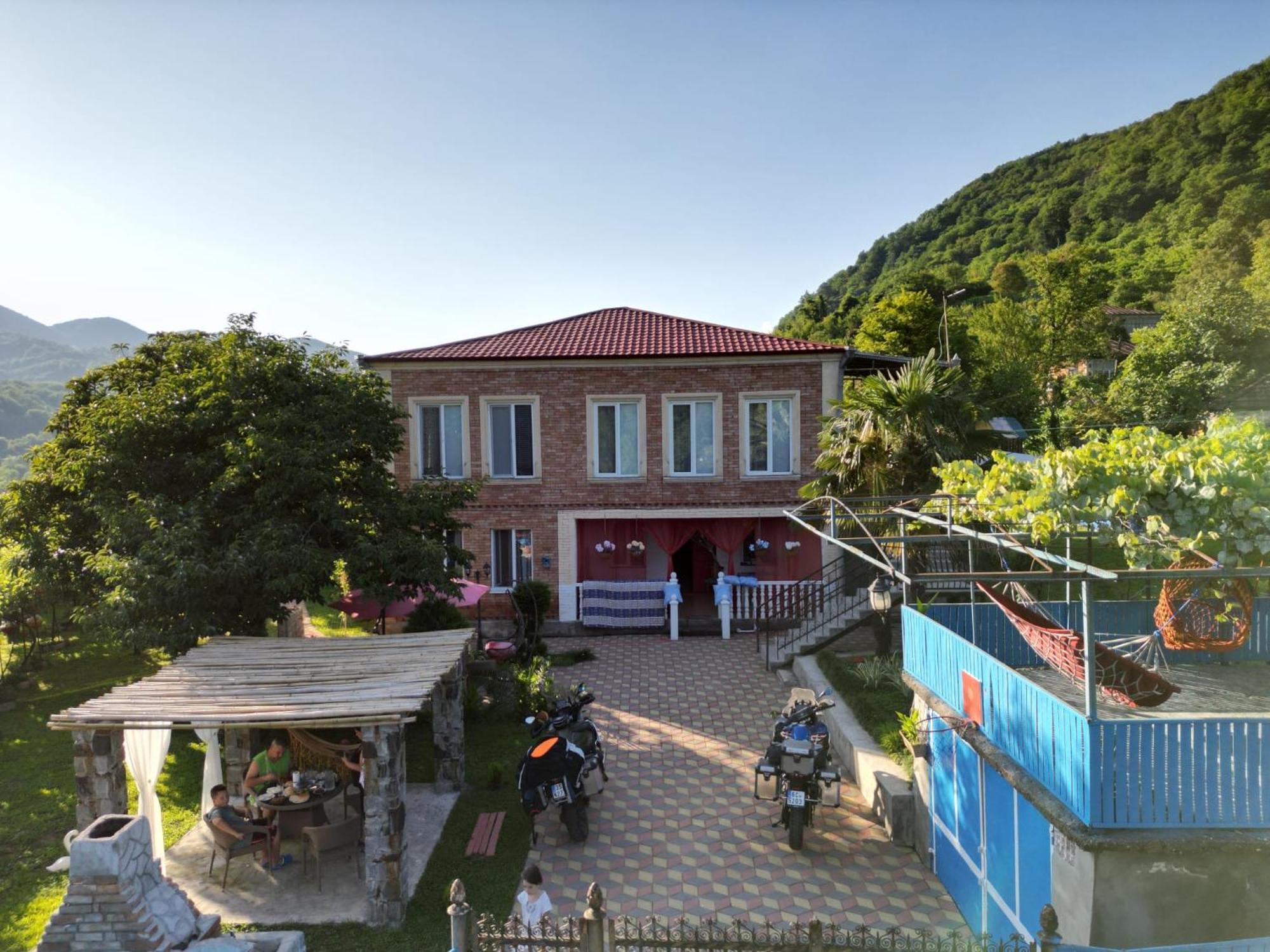 Гостевой дом Iveri House Кутаиси Экстерьер фото
