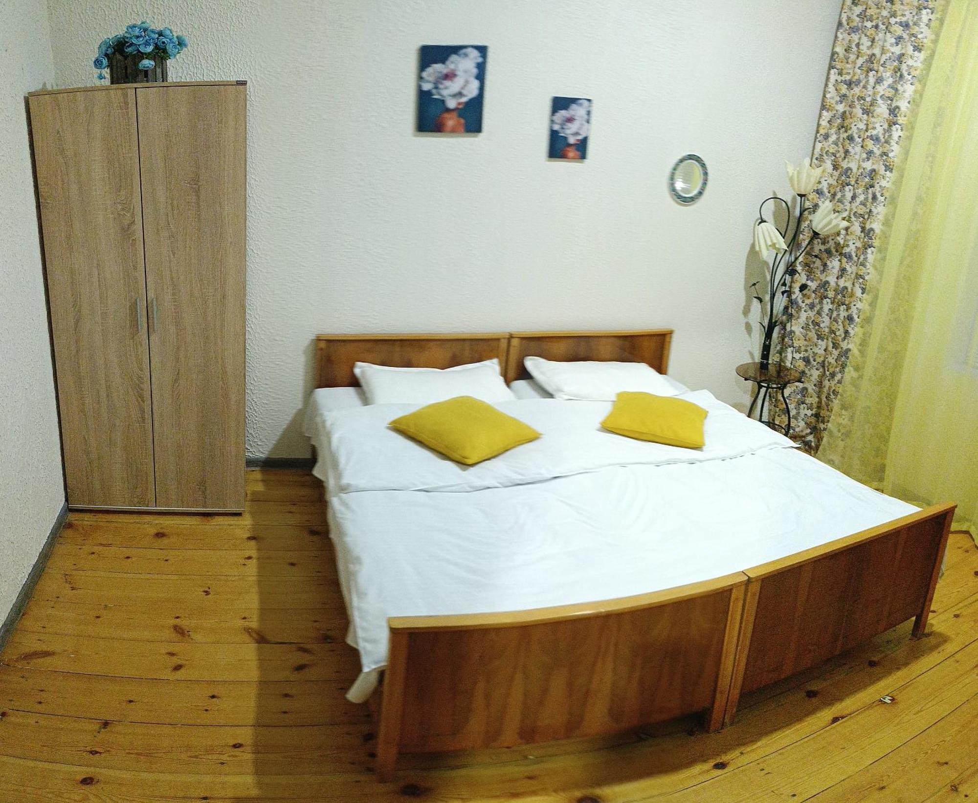 Гостевой дом Iveri House Кутаиси Экстерьер фото