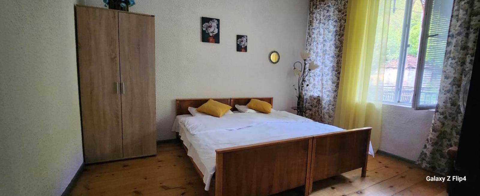 Гостевой дом Iveri House Кутаиси Экстерьер фото