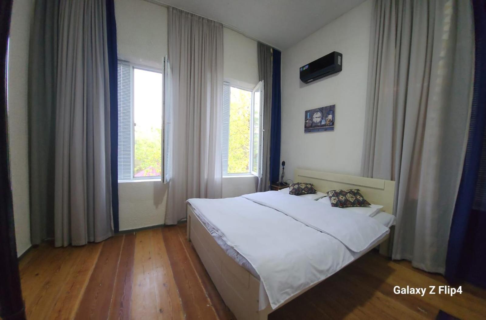 Гостевой дом Iveri House Кутаиси Экстерьер фото